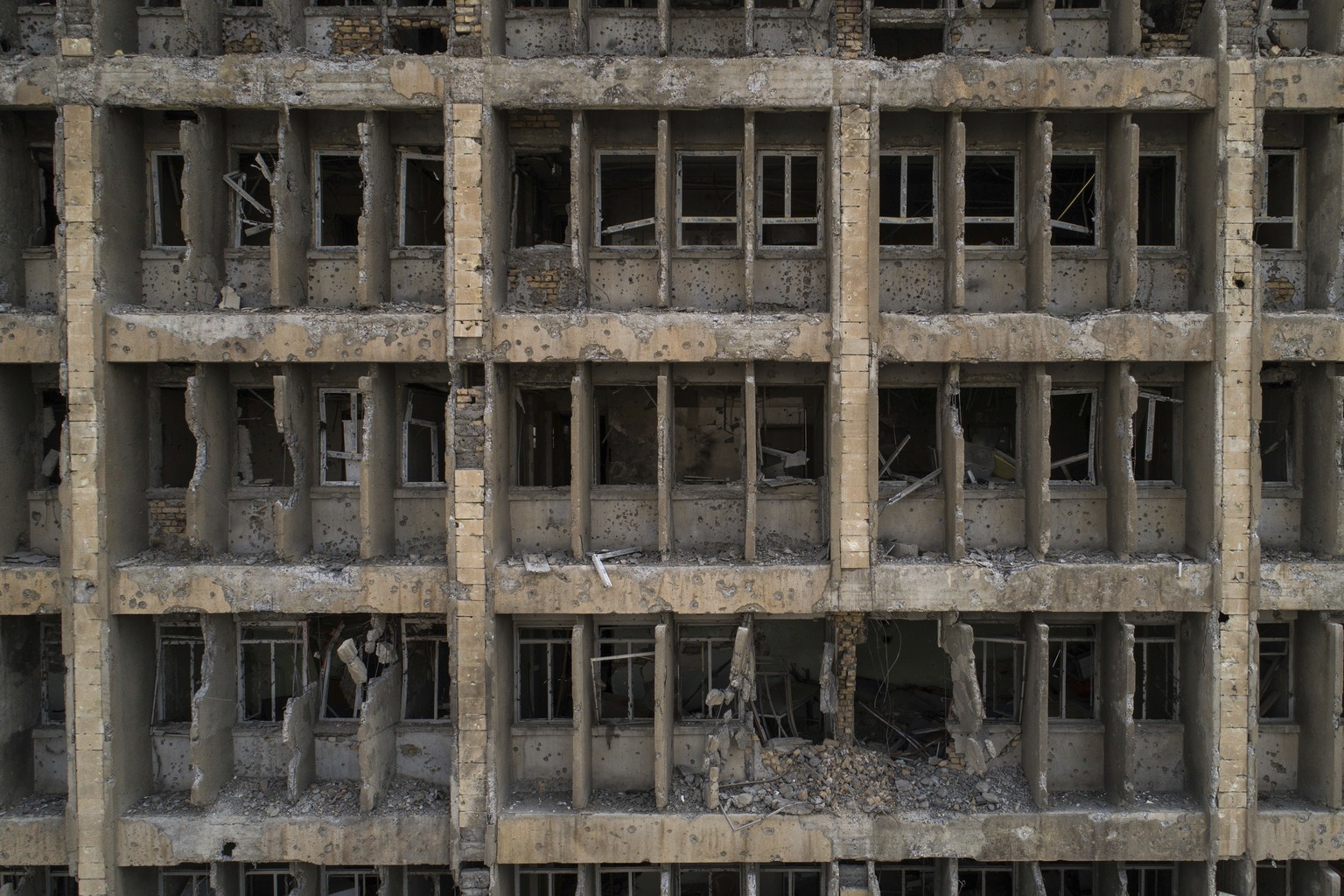 External view of Mosul&#039;s main hospital complex shows damage after it was retaken by Iraqi forces during fighting against Islamic State militants, in Mosul, Iraq, Tuesday, July 4, 2017. (AP Photo/ ...
