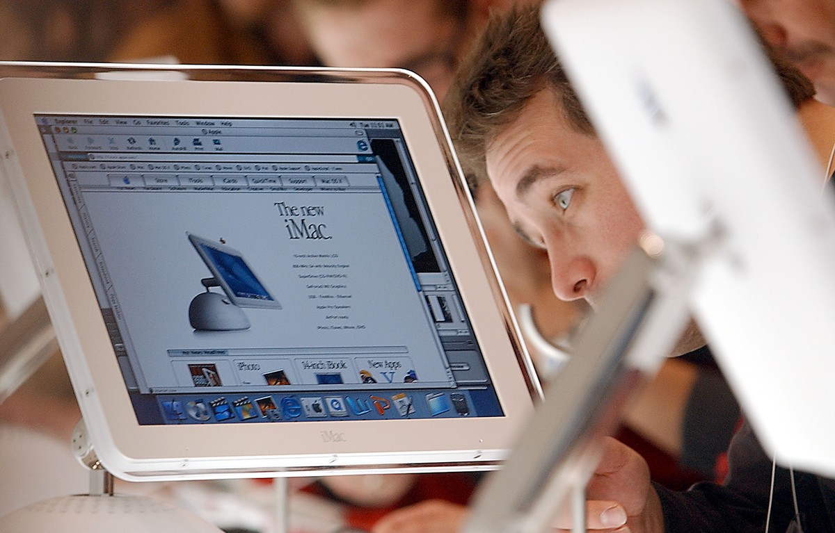 Ein Bild aus vergangenen Tagen: der 2002 vorgestellte iMac. Ab sofort steht die Beta-Version des Betriebssystems OS X allen Interessierten zur Verfügung.