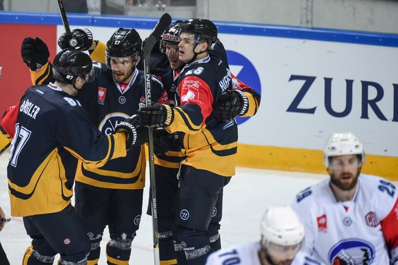 Lugano’s Luca Fazzini, center, celebrates the 3:1, during the Champions League round of 32 ice hockey match between HC Lugano and HC Plzen, at the ice stadium Resega in Lugano, Switzerland, Tuesday, O ...