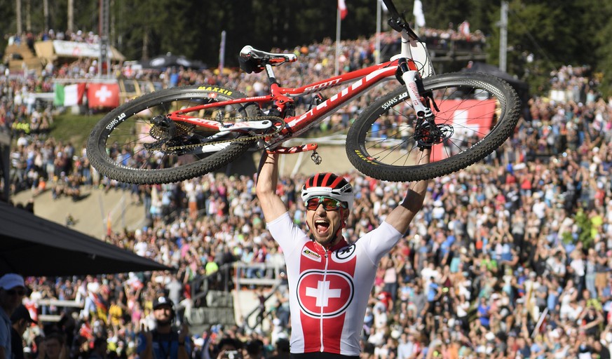 BILDPAKET -- ZUM JAHRESRUECKBLICK 2018 NATIONAL, STELLEN WIR IHNEN HEUTE FOLGENDES BILDMATERIAL ZUR VERFUEGUNG -- Winner Nino Schurter of Switzerland reacts after the men&#039;s elite cross country ol ...