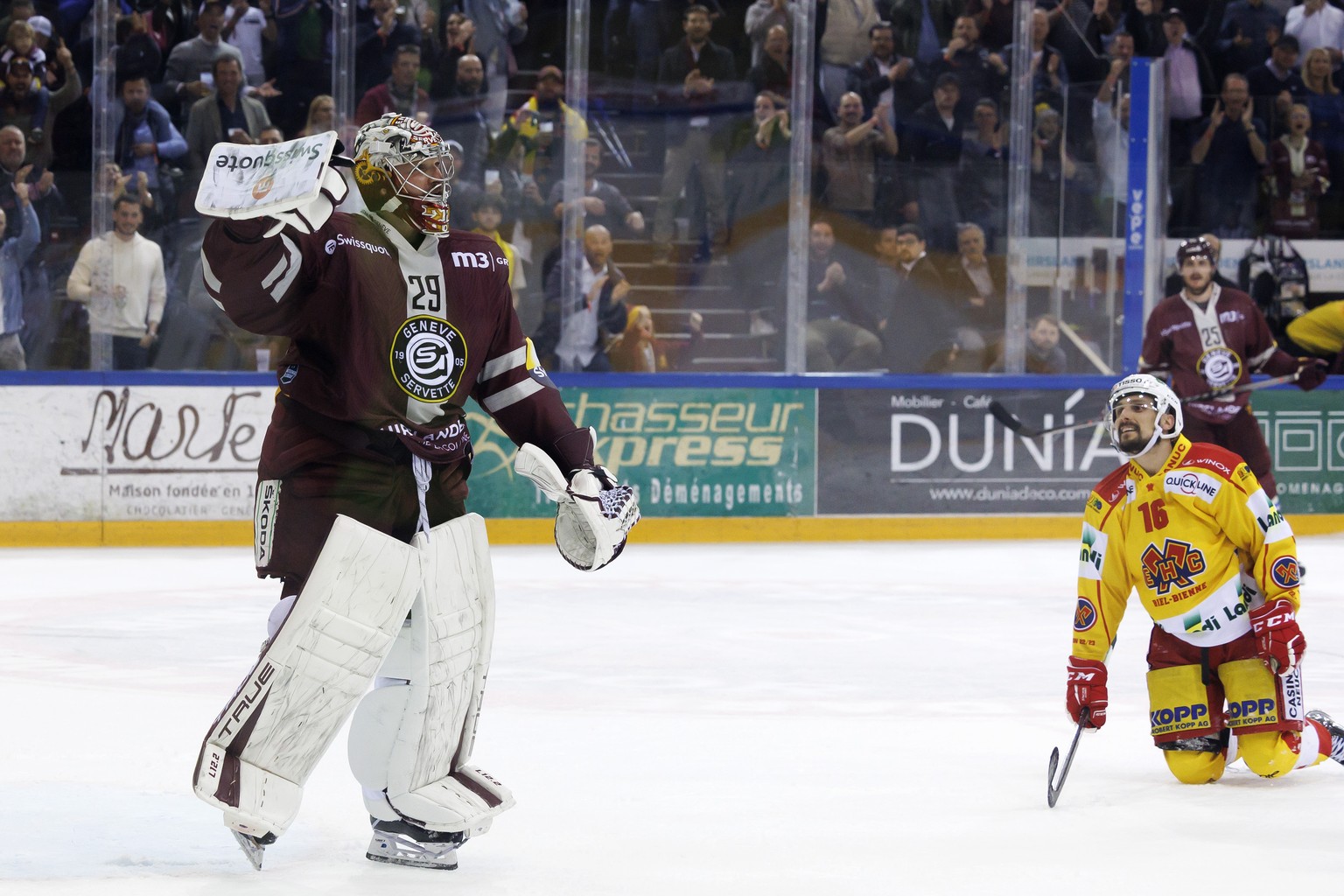 Geneve-Servette&#039;s goaltender Robert Mayer, left, reacts past Biel&#039;s forward Fabio Hofer, right, during the seventh and final leg of the ice hockey National League Swiss Championship final pl ...