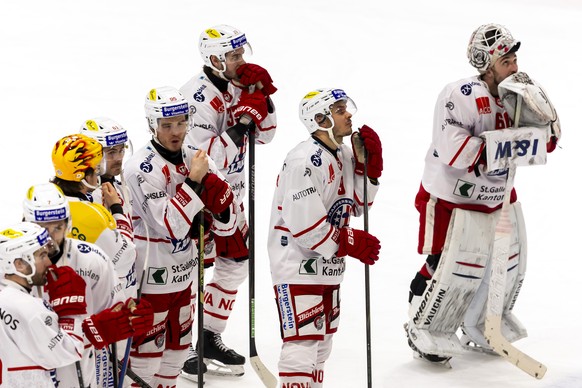 Lakers' players look disappointed after losing against Geneve-Servette, during a National League regular season game of the Swiss Championship between Geneve-Servette HC, GSHC, and SC Rapperswil- ...