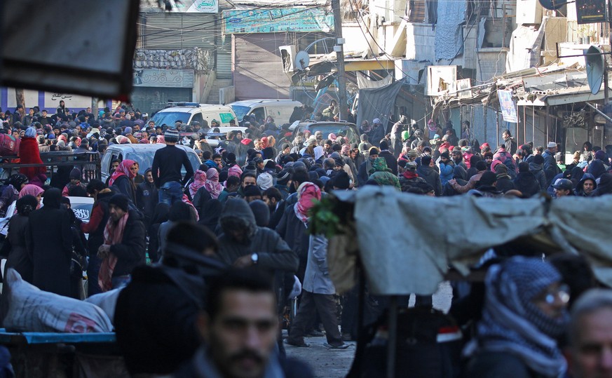 People gather to be evacuated from al-Sukkari rebel-held sector of eastern Aleppo, Syria December 15, 2016. REUTERS/Abdalrhman Ismail TPX IMAGES OF THE DAY