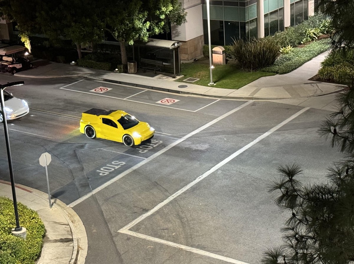 Das stark getarnte Robotaxi auf einer Testfahrt vor einigen Tagen.
