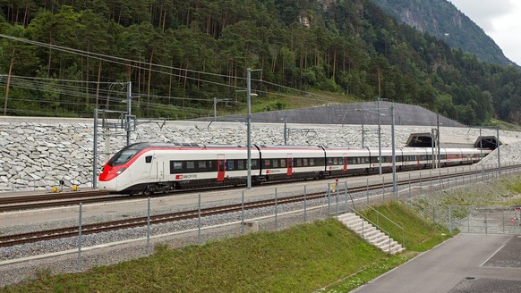 SBB- Zug fährt wieder durch Weströhre im Gotthard-Basistunnel