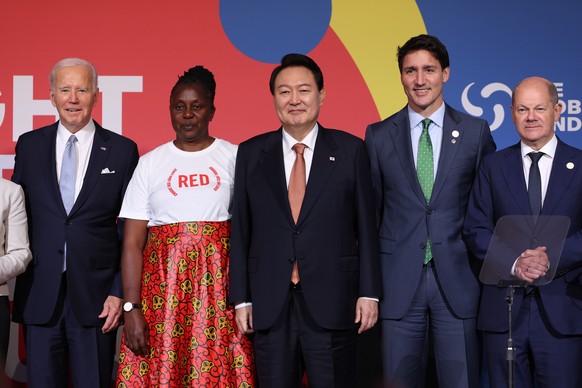 epa10198108 (L-R) US President Joe Biden, (RED) Ambassador Connie Mudenda, South Korean President Yoon Suk-yeol, Canadian Prime Minister Justin Trudeau, and German Chancellor Olaf Scholz during a grou ...