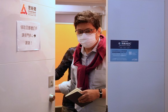 Chris Yeung, Gründer und Chefredaktor von «Citizen News» verlässt sein Büro.