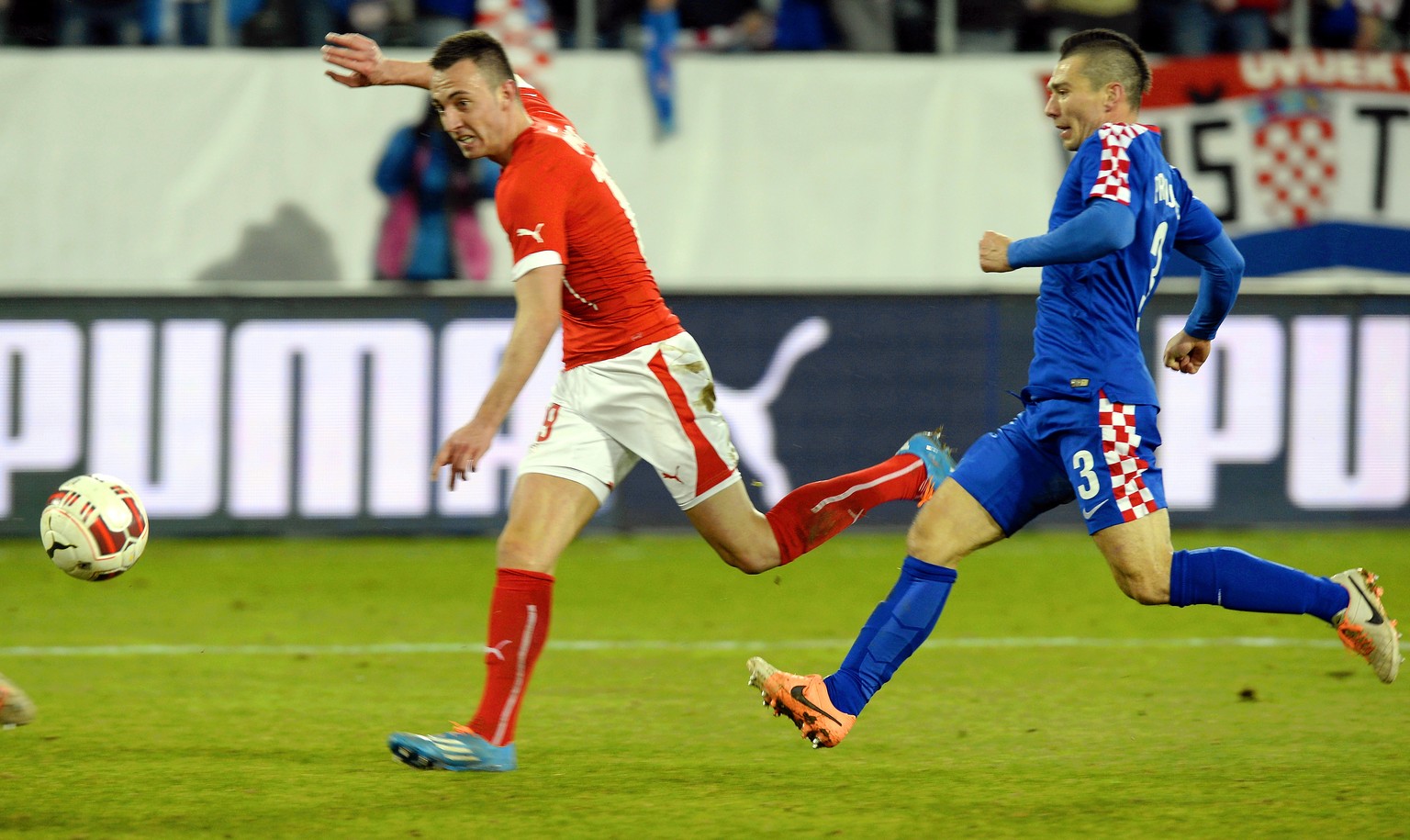 Swiss Josip Drmic, left, scores the second goal for switzeralnd during a test soccer match between Switzerland and Croatia at the AFG Arena in St. Gallen, Switzerland, Wednesday, March 5, 2014. (KEYST ...