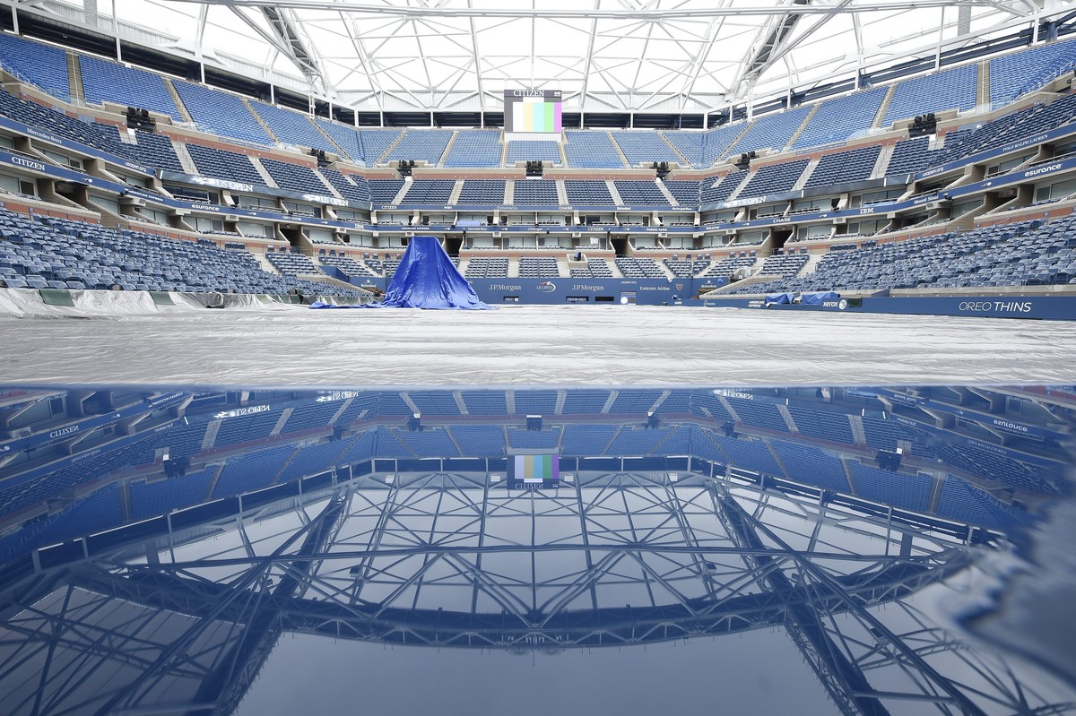 Feuchte Angelegenheit: Der Centre Court im&nbsp;Arthur Ashe Stadion steht derzeit unter Wasser.