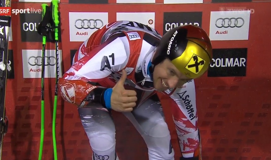 Daumen hoch bei Hirscher nach seinem starken ersten Lauf.