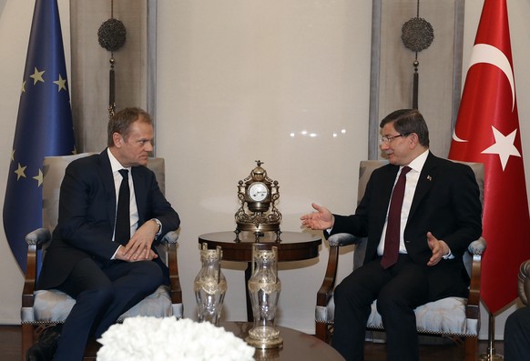 Tusk und Davutoglu im Gespräch.&nbsp;