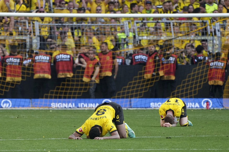 Dortmund&#039;s players react after the German Bundesliga soccer match between Borussia Dortmund and FSV Mainz 05 in Dortmund, Germany, Saturday, May 27, 2023. (AP Photo/Michael Probst)