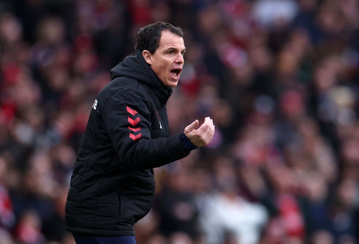 epa12713609 Sunderlands head coach Regisn Le Bris reacts during the English Premier League match between Arsenal FC against AFC Sunderland in London, Britain, 07 February 2026. EPA/ANDY RAIN EDITORIA ...