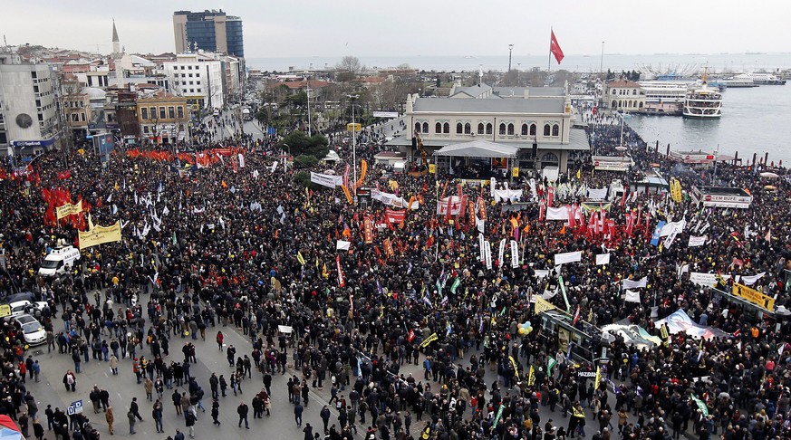 Tausende von Aleviten versammelten sich im Februar 2016 in der türkischen Metropole Istanbul, um für ihre Rechte zu demonstrieren.&nbsp;