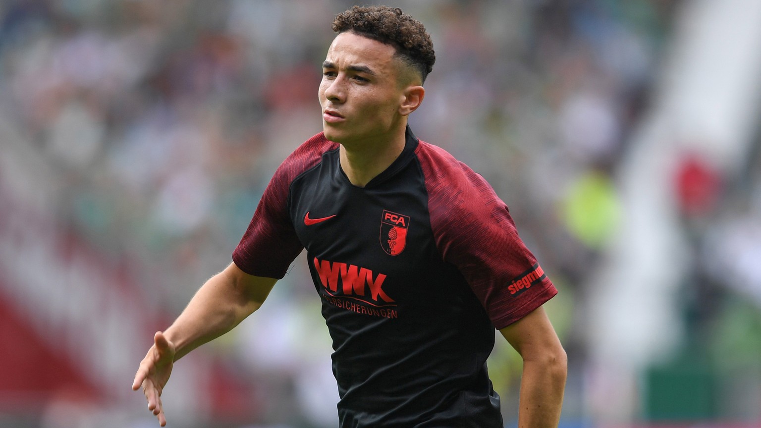 01.09.2019, Bremen: Fußball: Bundesliga, Werder Bremen - FC Augsburg, 3. Spieltag: Augsburgs Ruben Vargas jubelt über sein Tor zum 1:1. Foto: Carmen Jaspersen/dpa - WICHTIGER HINWEIS: Gemäß den Vorgab ...