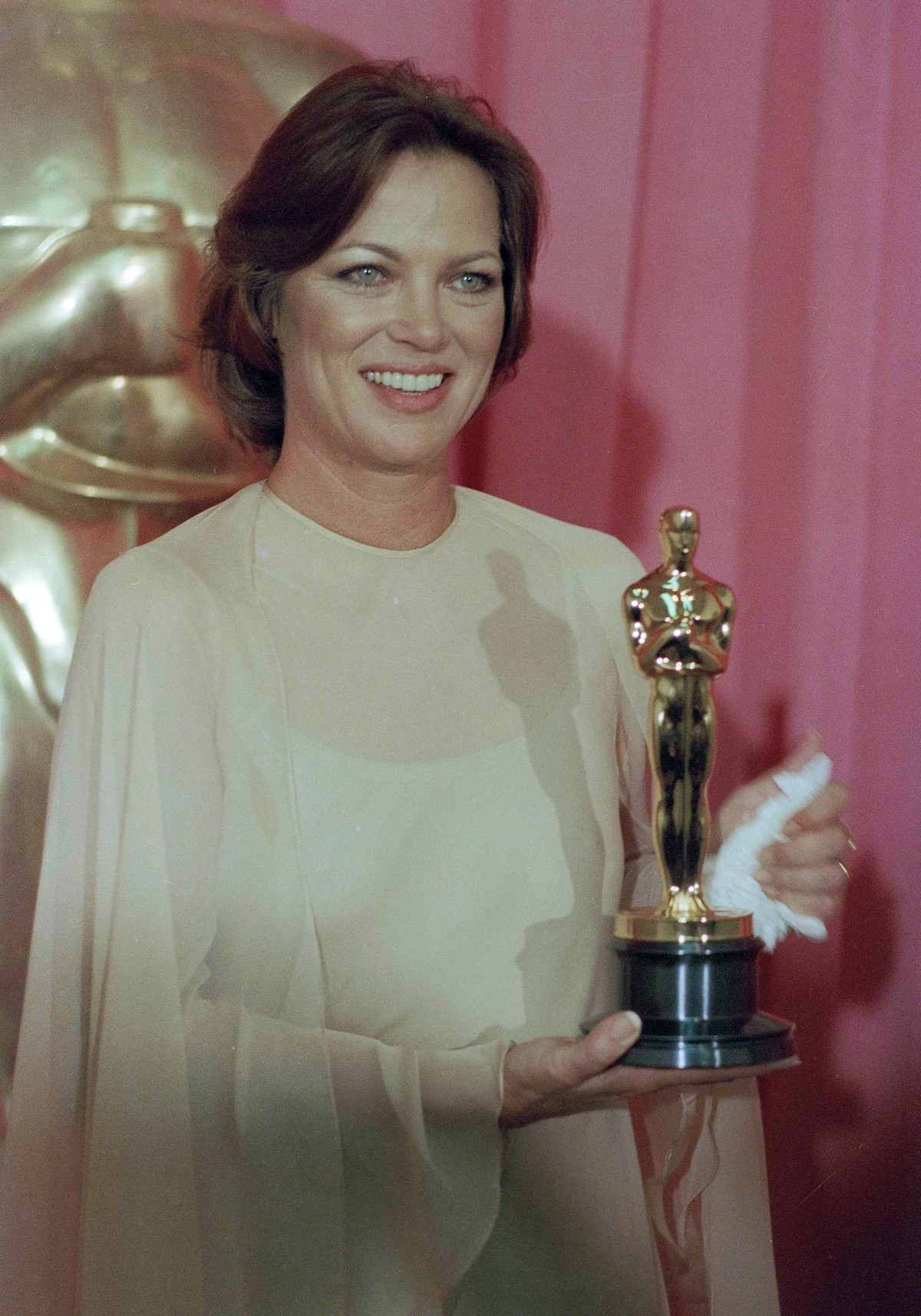FILE - Louise Fletcher holds the Academy Award she won for her leading role in "One Flew Over The Cuckoo's Nest" in Los Angeles, March 30, 1976. Fletcher, a late-blooming star whose riv ...