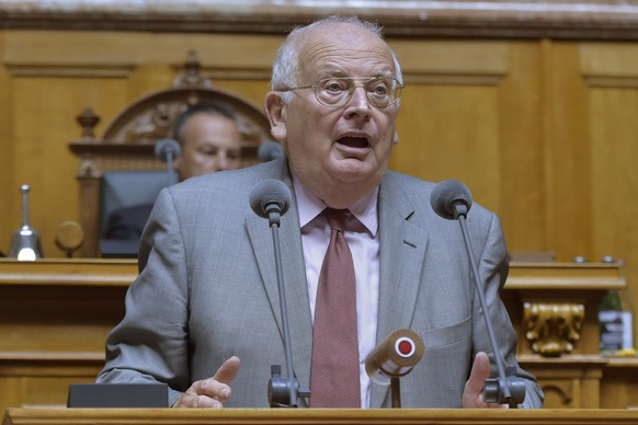 Jacques Neirynck (CVP/VD) aeussert sich zu einem persoenlichen Vorstoss am Donnerstag, 18. September 2014, im Nationalrat in Bern. (KEYSTONE/Lukas Lehmann)