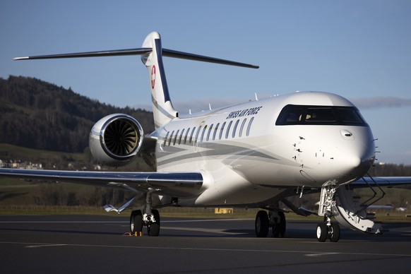 Der neue Bundesratsjet Bombardier Global 7500 steht auf dem Flughafen Belp, am Mittwoch, 29. Januar 2025 in Bern-Belp. (KEYSTONE/Peter Klaunzer)