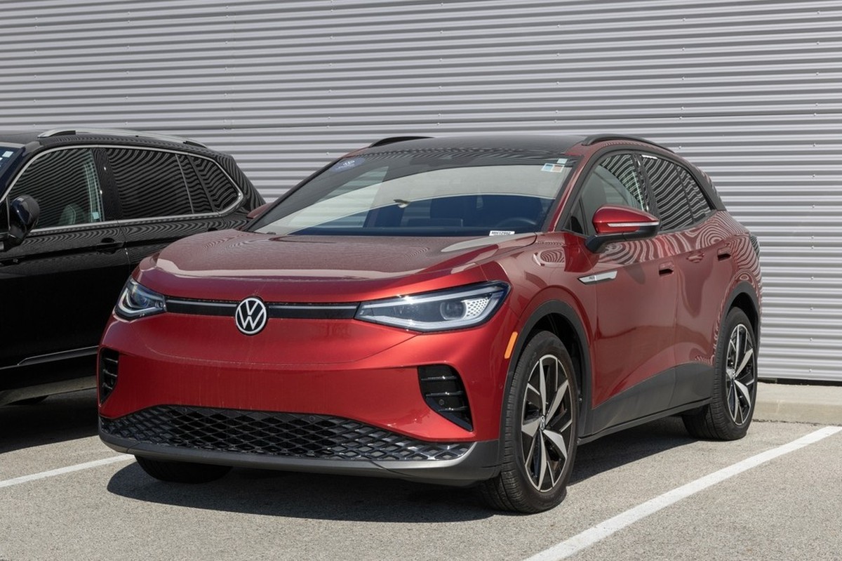 VW ID.4: Er bekommt 2026 ein radikales Facelift. Hier ist das aktuelle Modell zu sehen.