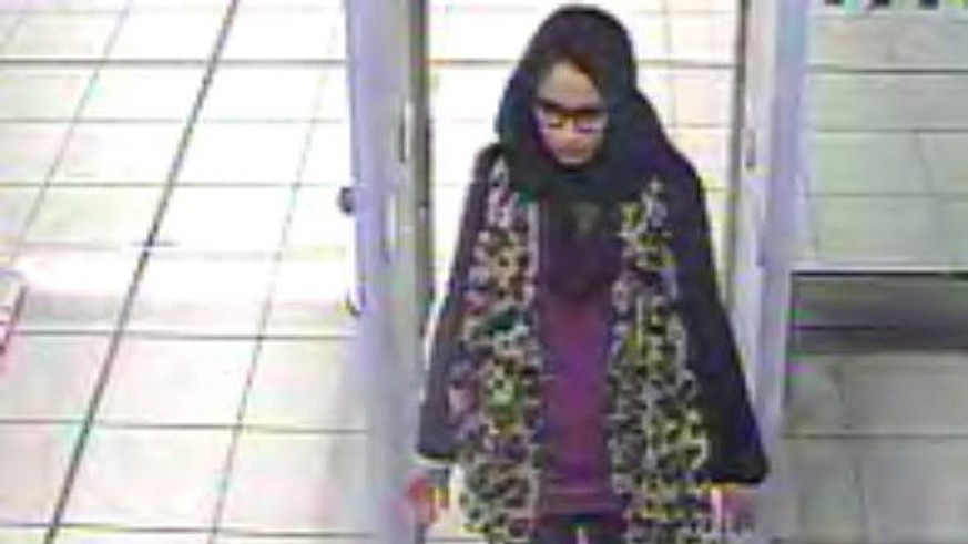 epa07369238 (FILE) - A handout photo made available by the London Metropolitan Police Service(MPS) on 20 February 2015 showing Shamima Begum one of three schoolgirls at Gatwick Airport, southern Engla ...