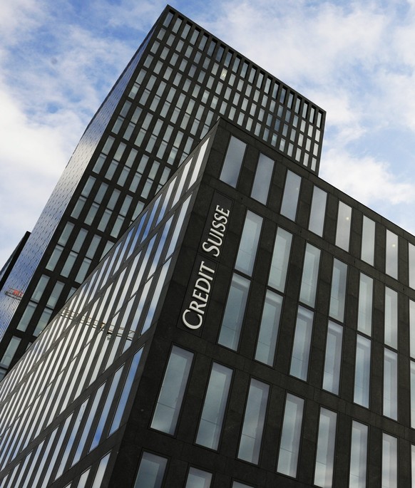 ARCHIVBILD ZU DEN QUARTALSZAHLEN DER CREDIT SUISSE --- Der ehemalige Sunrise Tower in Zuerich Oerlikon traegt neuerdings den Schriftzug der Credit Suisse, aufgenommen am Mittwoch, 12. Mai 2010. Die Le ...