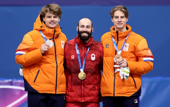 epa12755875 (from L) Silver medalist Melle van 't Wout of Netherlands, gold medalist Steven Dubois of Canada and bronze medalist Jens van 't Wout of Netherlands during the medal ceremony for ...