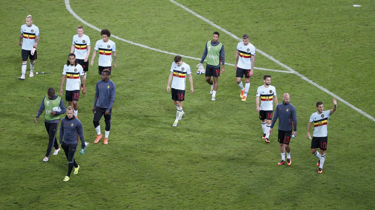 Football Soccer - Wales v Belgium - EURO 2016 - Quarter Final - Stade Pierre-Mauroy, Lille, France - 1/7/16 - Belgium's players walk off the pitch after the match. REUTERS/Charles Platiau