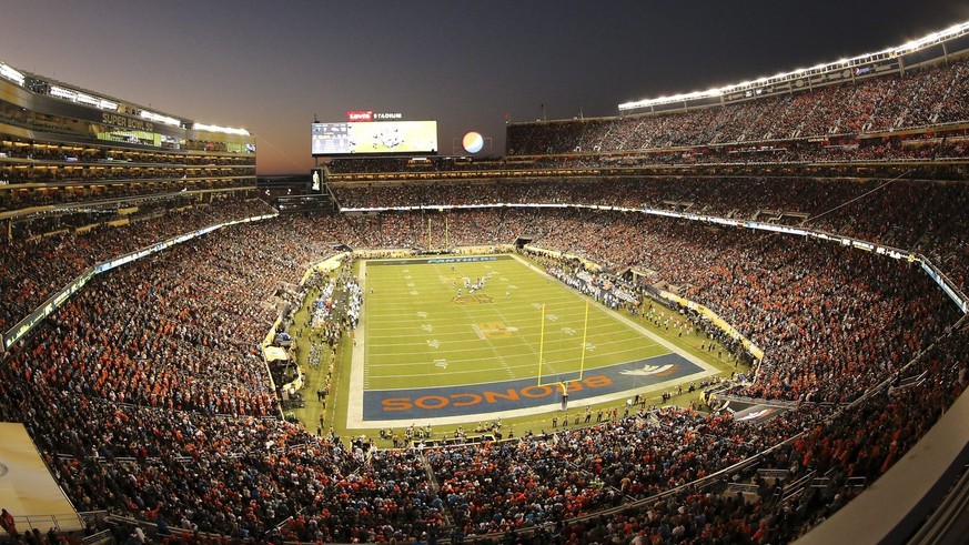 epa05149096 Levi&#039;s Stadium during the second half of the NFL&#039;s Super Bowl 50 between the AFC Champion Denver Broncos and the NFC Champion Carolina Panthers at Levi&#039;s Stadium in Santa Cl ...