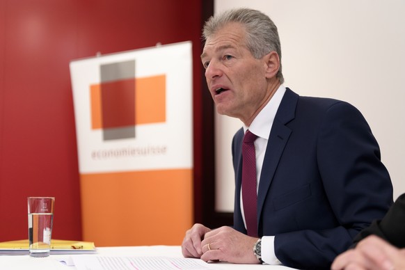 Heinz Karrer, Praesident economiesuisse, spricht waehrend der Jahresmedienkonferenz von economiesuisse, am Dienstag, 28. Januar 2020, in Bern. (KEYSTONE/Anthony Anex)