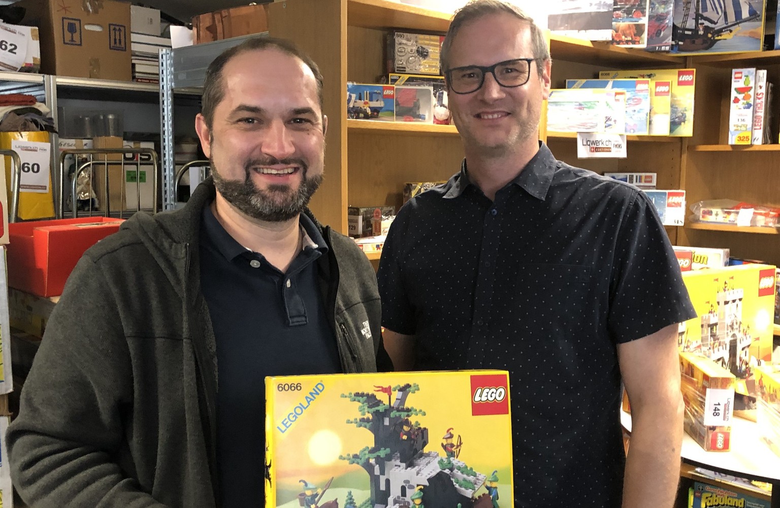 Daniel Wüthrich (links) mit seinem Lego-Freund Stefan Bommeli.