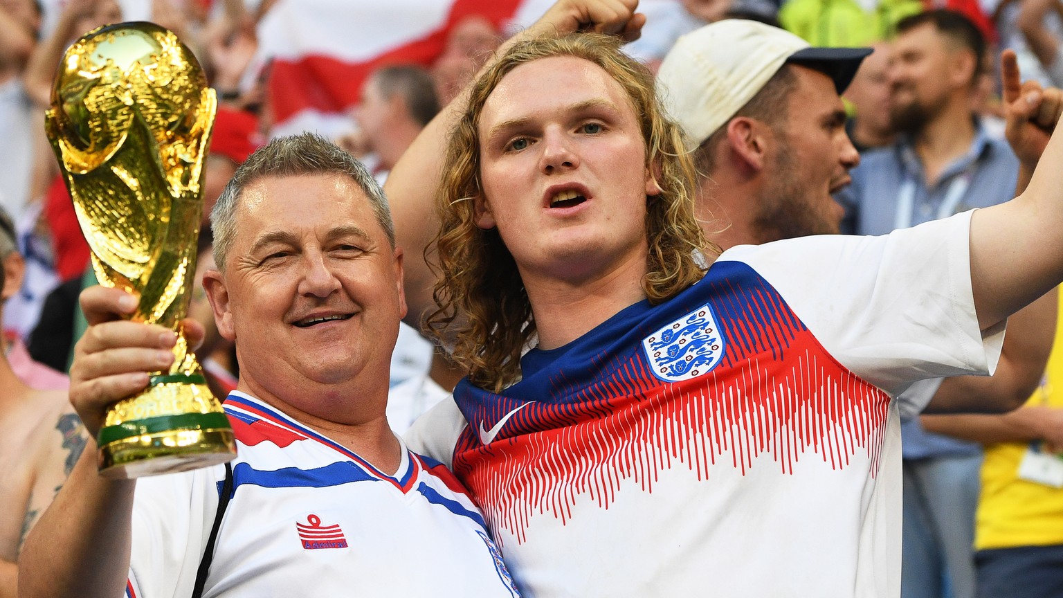 epa06871849 Supporters of England celebrate after the FIFA World Cup 2018 quarter final soccer match between Sweden and England in Samara, Russia, 07 July 2018. England won 2-0.

(RESTRICTIONS APPLY ...