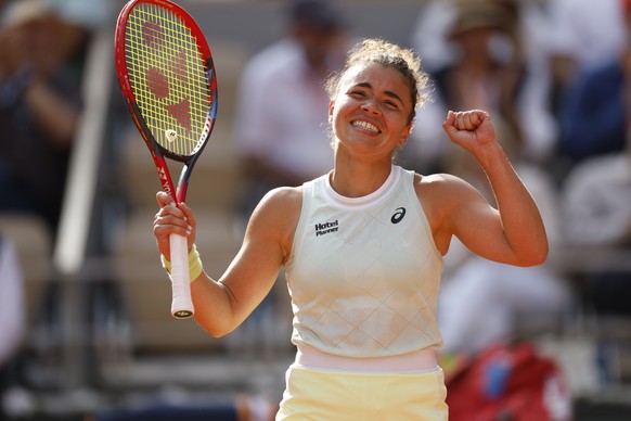 Italy&#039;s Jasmine Paolini celebrates as she won her semifinal match of the French Open tennis tournament against Russia&#039;s Mirra Andreeva at the Roland Garros stadium in Paris, Thursday, June 6 ...