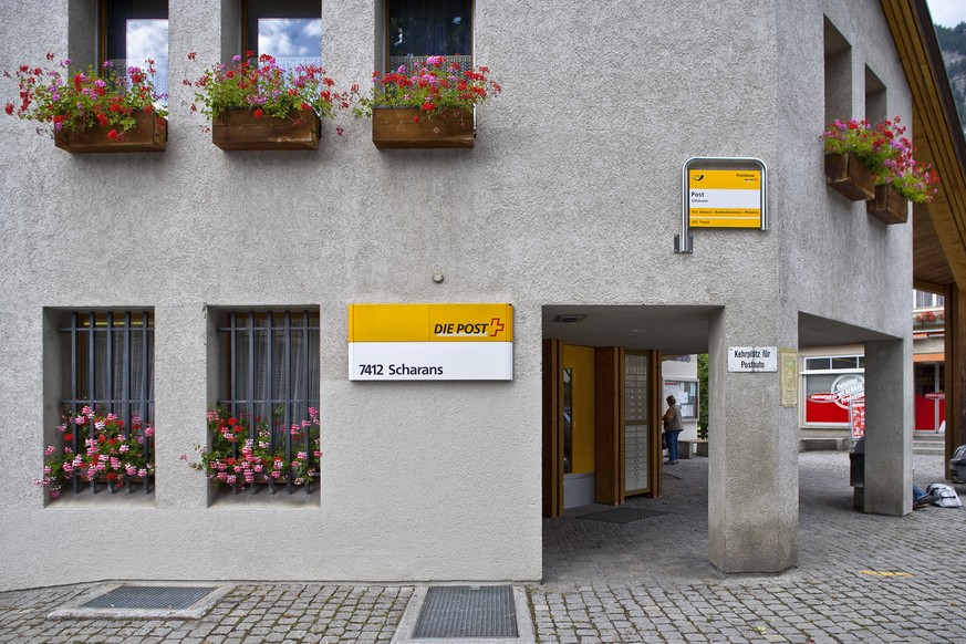 The post office of Scharans in the canton of Grisons, Switzerland, pictured on July 10, 2009. (KEYSTONE/Gaetan Bally)

Die Poststelle in Scharans im Kanton Graubuenden, aufgenommen am 10. Juli 2009. ( ...