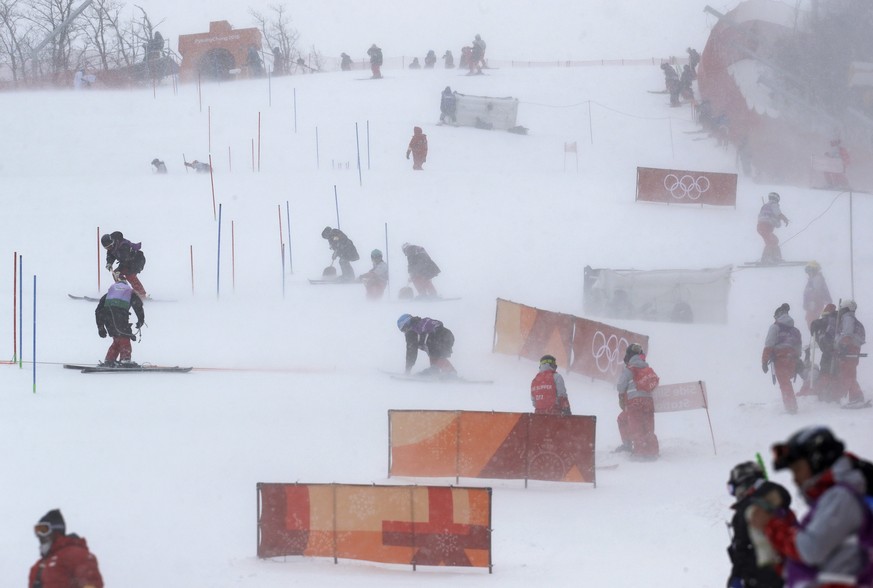 Course crew strive to prepare the women&#039;s slalom course at Yongpyong alpine center at the 2018 Winter Olympics in Pyeongchang, South Korea, Wednesday, Feb. 14, 2018. (AP Photo/Luca Bruno)