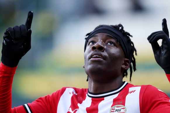 epa09059498 Noni Madueke of PSV Eindhoven celebrates the 1-3 during the Dutch Eredivisie match between Fortuna Sittard and PSV at the Fortuna Sittard Stadium in Sittard, The Netherlands, 07 March 2021 ...