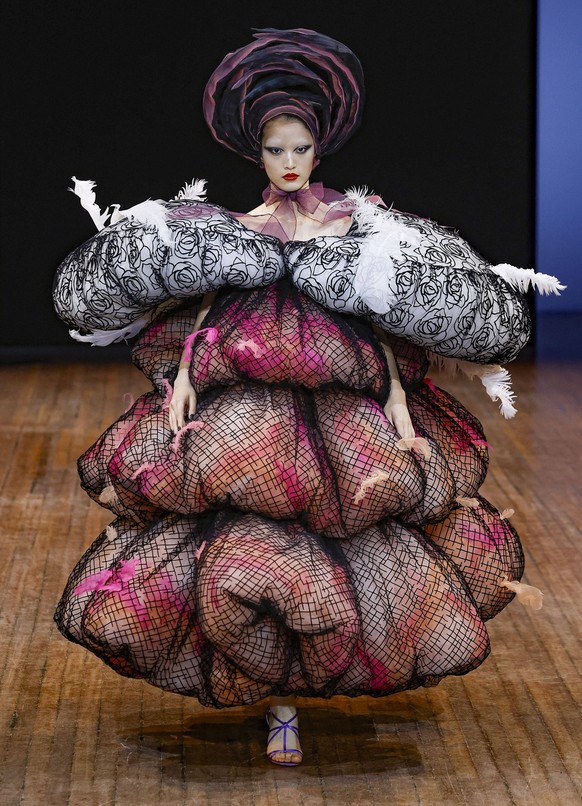 Viktor and Rolf Haute Couture Fall Winter 2025 2026 Collection show during Paris Fashion Week, July 9th, 2025 Viktor and Rolf Fashion Show Haute Couture Fall Winter 2025 2026 Collection , during Paris ...