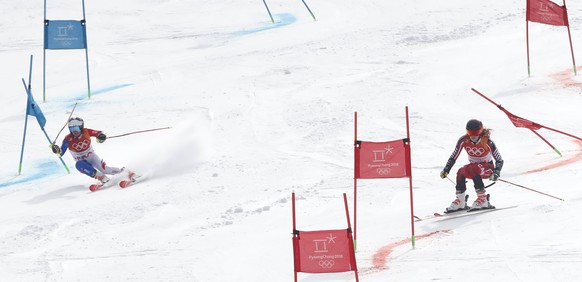 epa06559378 Athlete of France (L) and of Team of Canada (R) in action during the Alpine Team Event race at the Yongpyong Alpine Centre during the PyeongChang 2018 Olympic Games, South Korea, 24 Februa ...