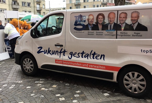 Das Top-5-Wahlmobil in Altstetten.