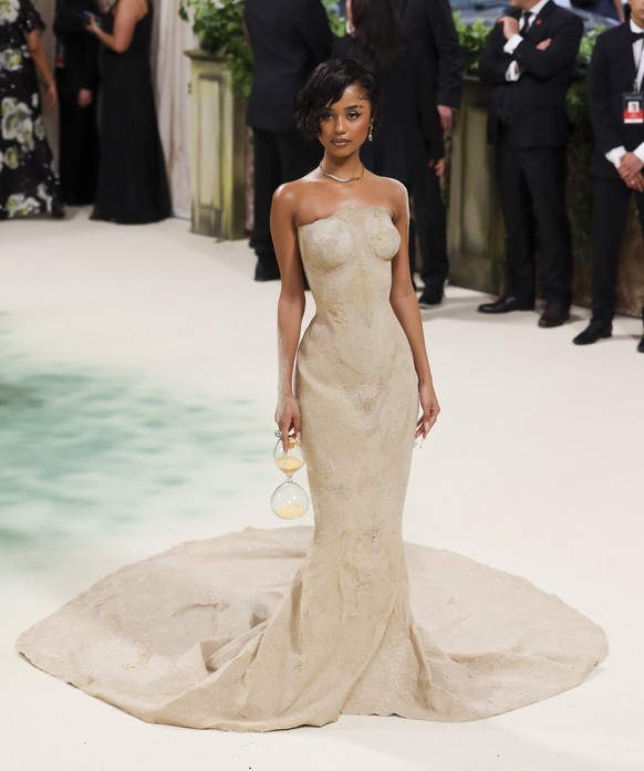 epa11323272 Musician Tyla arrives on the red carpet for the 2024 Met Gala, the annual benefit for the Metropolitan Museum of Art&#039;s Costume Institute, in New York, New York, USA, 06 May 2024. The  ...