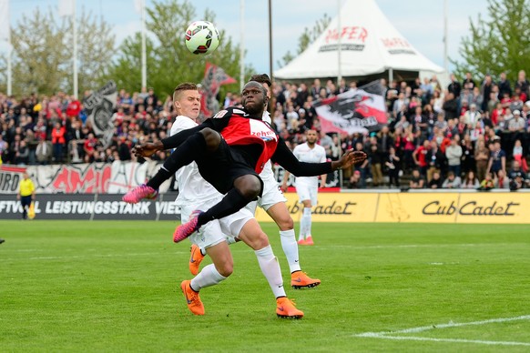 25.04.2015; Aarau; Fussball Super League - FC Aarau - FC Zuerich ; Igor Nganga (Aarau) gegen Nico Elvedi (Zuerich) (Daniela Frutiger/freshfocus)