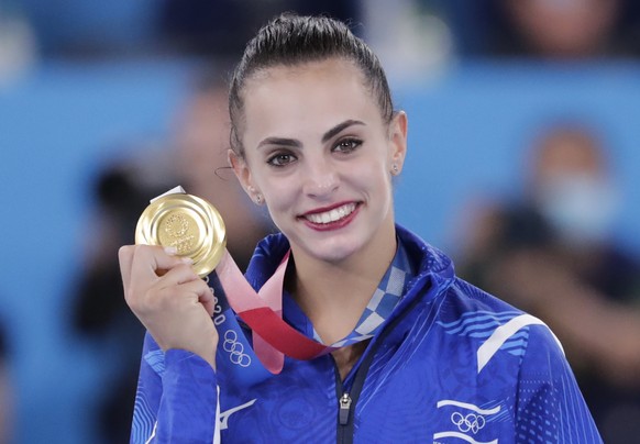 epa09403251 Gold medalist Linoy Ashram of Israel poses with medal during award ceremony of the rhythmic gymnastics individual all-around competition during the Rhythmic Gymnastics events of the Tokyo  ...