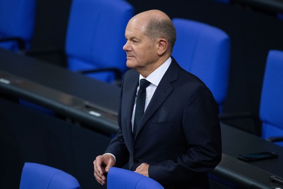 07.11.2024, Berlin: Bundeskanzler Olaf Scholz (SPD) steht vor der Vereidigung des neuen Finanzministers Kukies im Bundestag. Foto: Christophe Gateau/dpa +++ dpa-Bildfunk +++