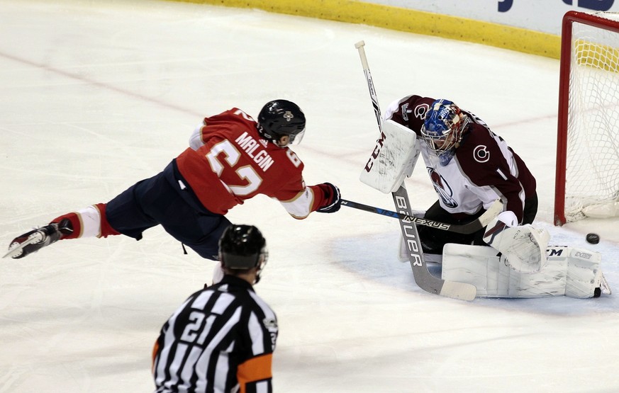 Florida Panthers&#039; Denis Malgin (62), of Switzerland, scores a goal against Colorado Avalanche goalie Semyon Varlamov, right, of Russia, during the second period of an NHL hockey game, Saturday, D ...