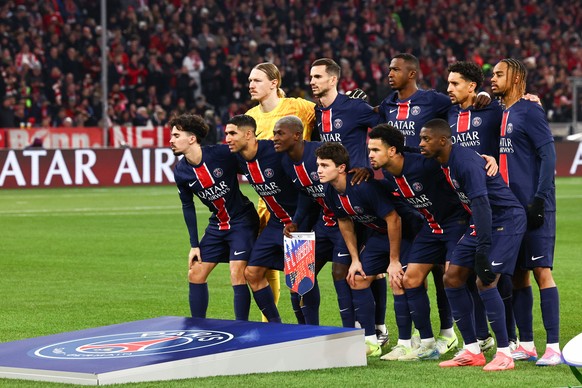 epa11742332 Starting eleven of Paris Saint-Germain poses prior to the UEFA Champions League soccer match between Bayern Munich and Paris Saint-Germain (PSG) in Munich, Germany, 26 November 2024. EPA/A ...