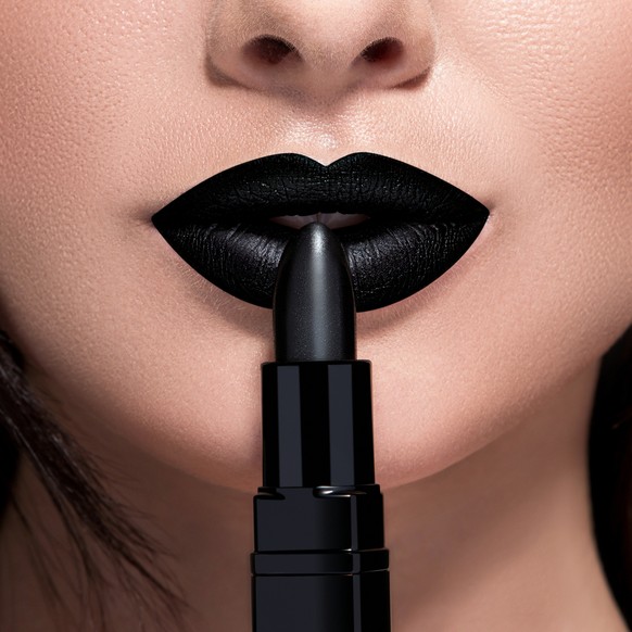 Schwarzer Lippenstift