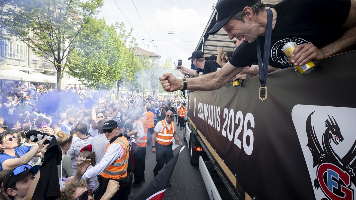 80'000 Fans feiern den Titel von Gottéron bei der Meisterparade in Fribourg