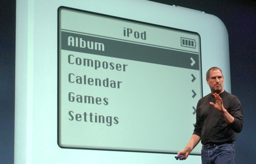 Am 28. April 2003 stellte Steve Jobs ein neues iPod-Modell und den iTunes Store vor.&nbsp;