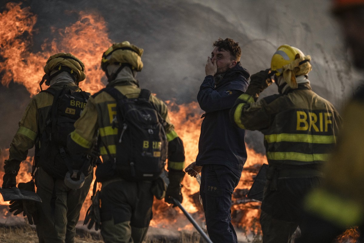 epa12298996 Firefighters try to control the flames during a forest fire in Monterrei, Ourense, Galicia, Spain, 13 August 2025. Multiple blazes continue to affect several provinces in Spain, after burn ...