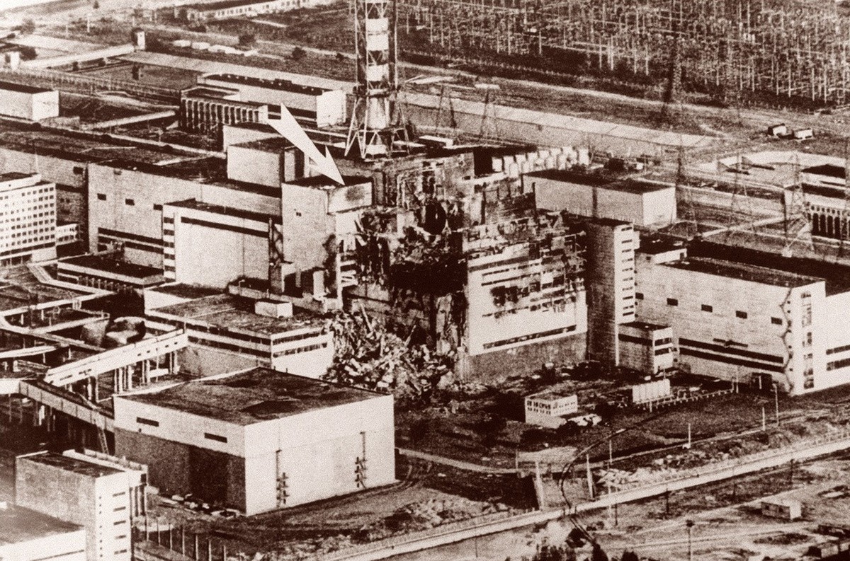Picture dated 09th May 1986 of the stricken reactor No. 2 of the Ukrainian nuclear power plant of Chernobyl after a major explosion occurred 26th April 1986 causing severe damages and radioactive fall ...