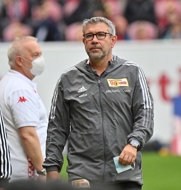 03.10.2021, Rheinland-Pfalz, Mainz: Fu�ball: Bundesliga, FSV Mainz 05 - 1. FC Union Berlin, 7. Spieltag, Mewa Arena. Berlins Trainer Urs Fischer. Foto: Torsten Silz/dpa - WICHTIGER HINWEIS: Gem�� den  ...